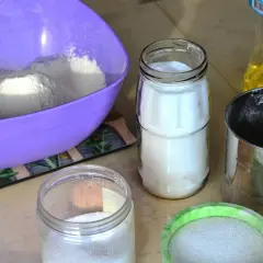 Ile gram ma 1 szklanka mąki? Zaskakujące różnice w wagach!