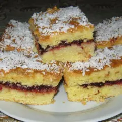Szybkie tanie ciasto: Proste przepisy na pyszne wypieki bez stresu