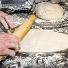 Jaka to jest mąka chlebowa i jak ją wykorzystać w pieczeniu?