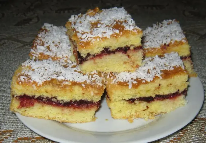 Szybkie tanie ciasto: Proste przepisy na pyszne wypieki bez stresu