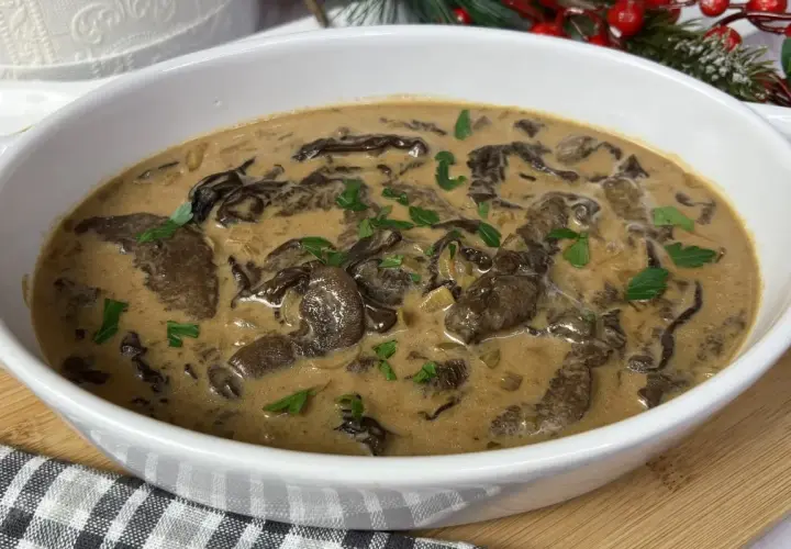 Pyszny sos grzybowy z suszonych grzybów, idealny do wielu dań. Oto prosty przepis na ten aromatyczny dodatek.