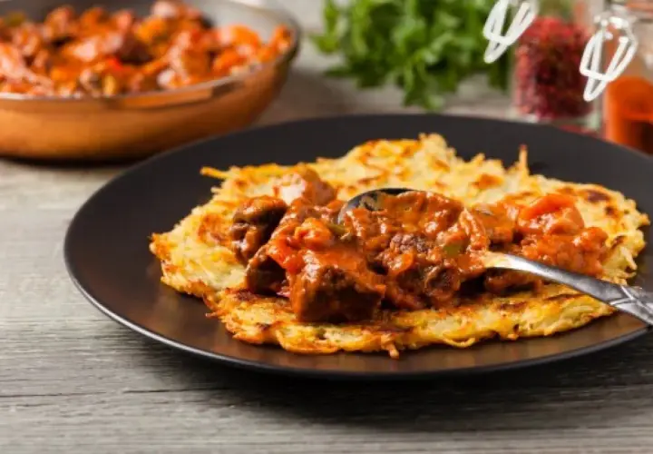 Jaki sos do placków ziemniaczanych? Odkryj najlepsze przepisy i smaki