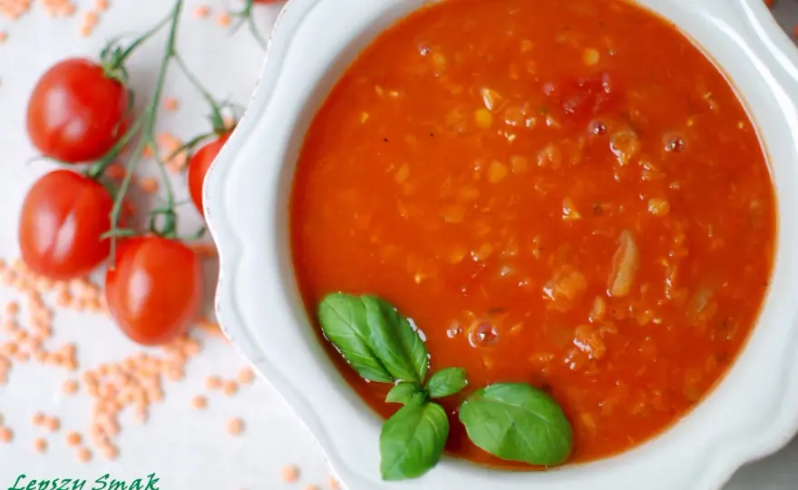 Pesto pomidorowe w zupie - Jak dodać, by smakowało?