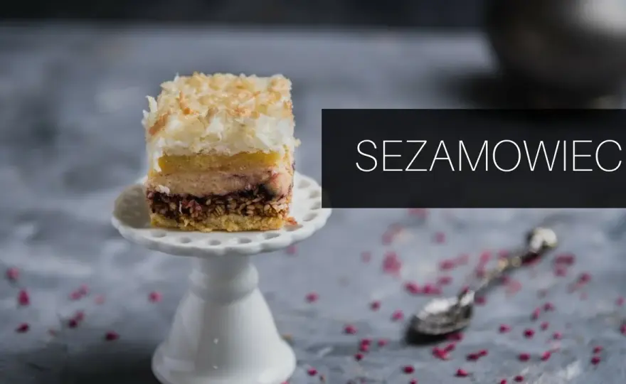 Pyszny przepis na ciasto z chałwą i sezamem, które zachwyca smakiem