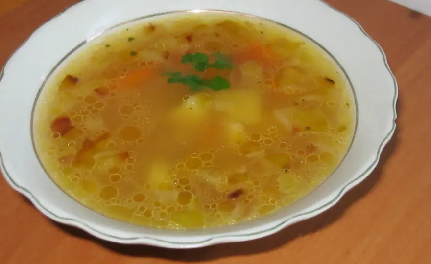 Zupa cebulowa z ziemniakami - Przepis na idealny smak!