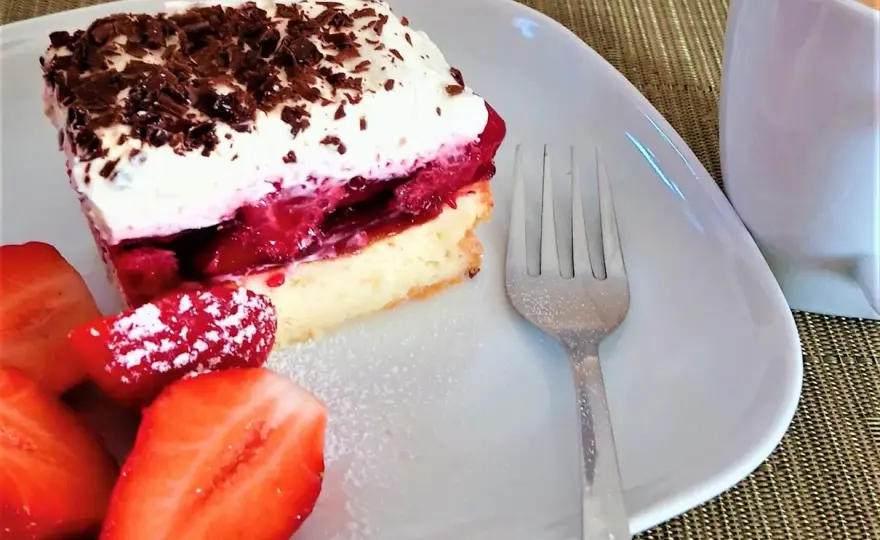 Biszkopt z galaretką i mascarpone - Idealny przepis!