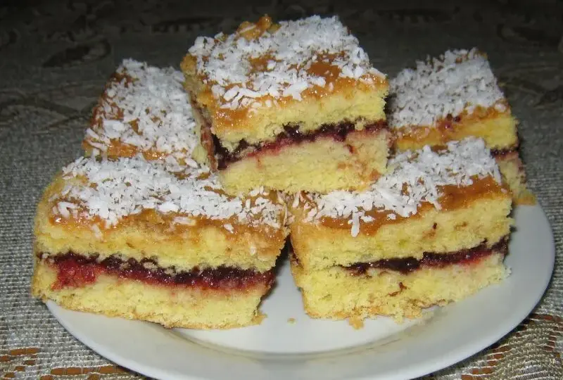 Szybkie tanie ciasto: Proste przepisy na pyszne wypieki bez stresu