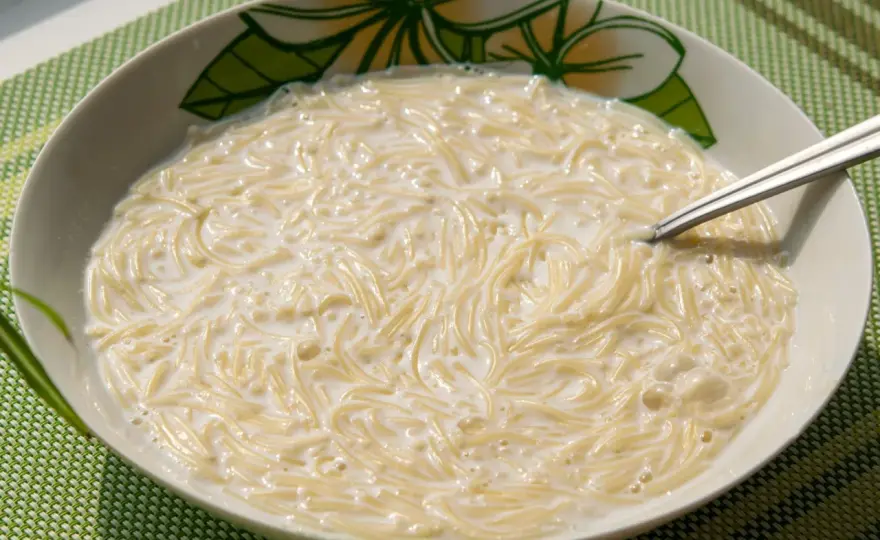 Zupa mleczna z makaronem - przepis idealny na śniadanie