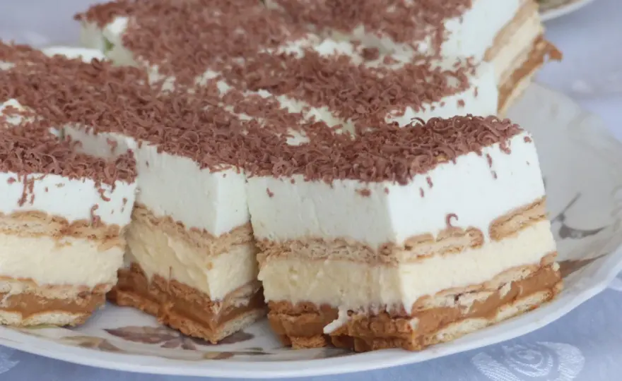 Ciasto bez pieczenia z budyniem i herbatnikami - Zawsze się udaje!