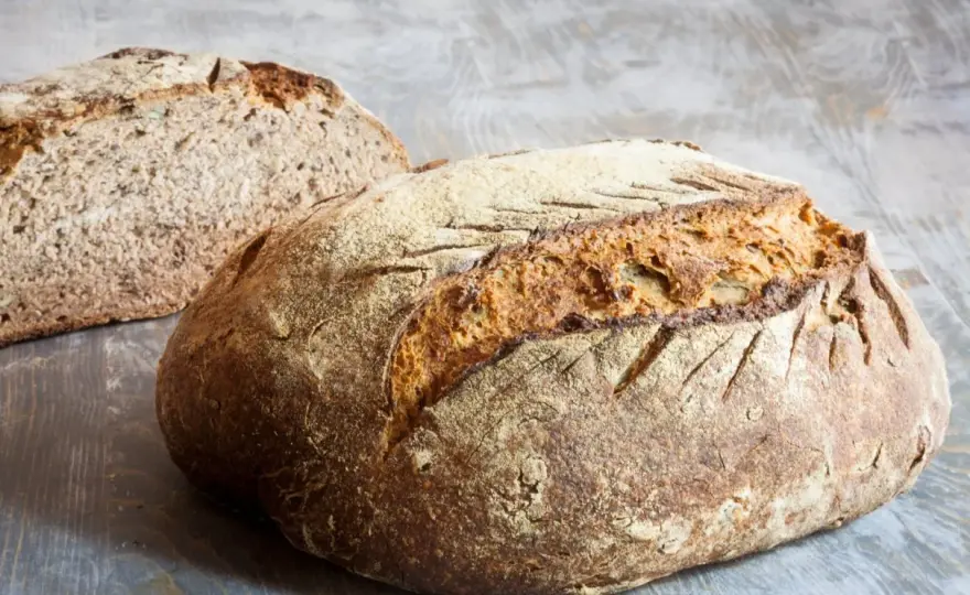 Ile chleba z 1 kg mąki? Odkryj tajemnice pieczenia i przepisy