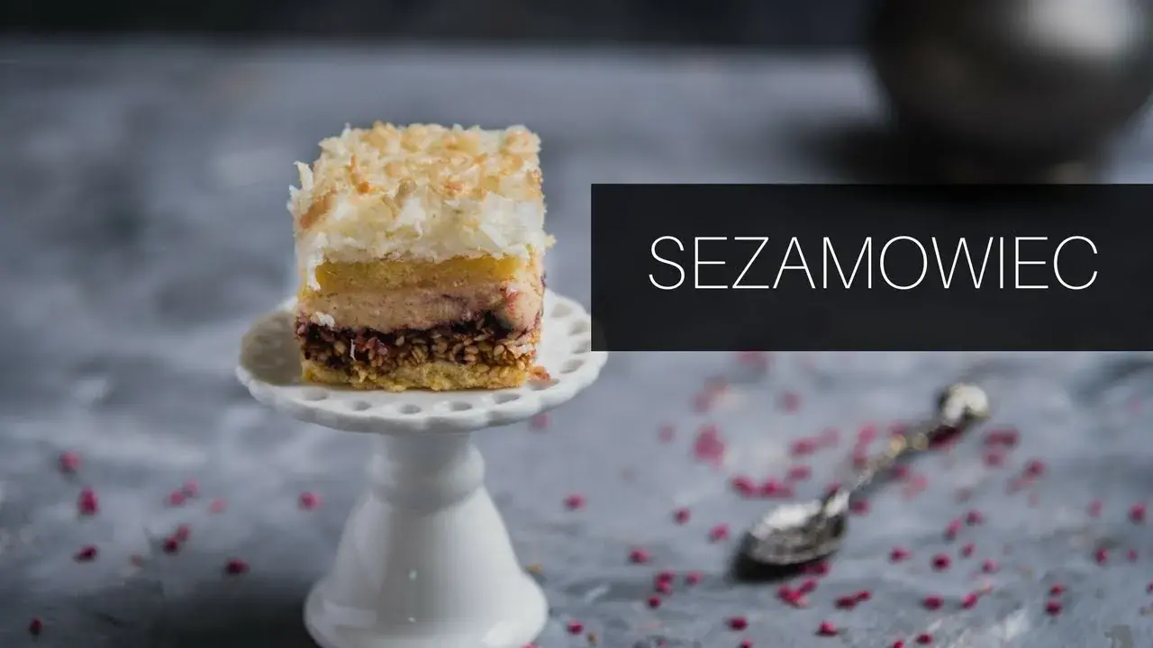 Pyszny przepis na ciasto z chałwą i sezamem, które zachwyca smakiem