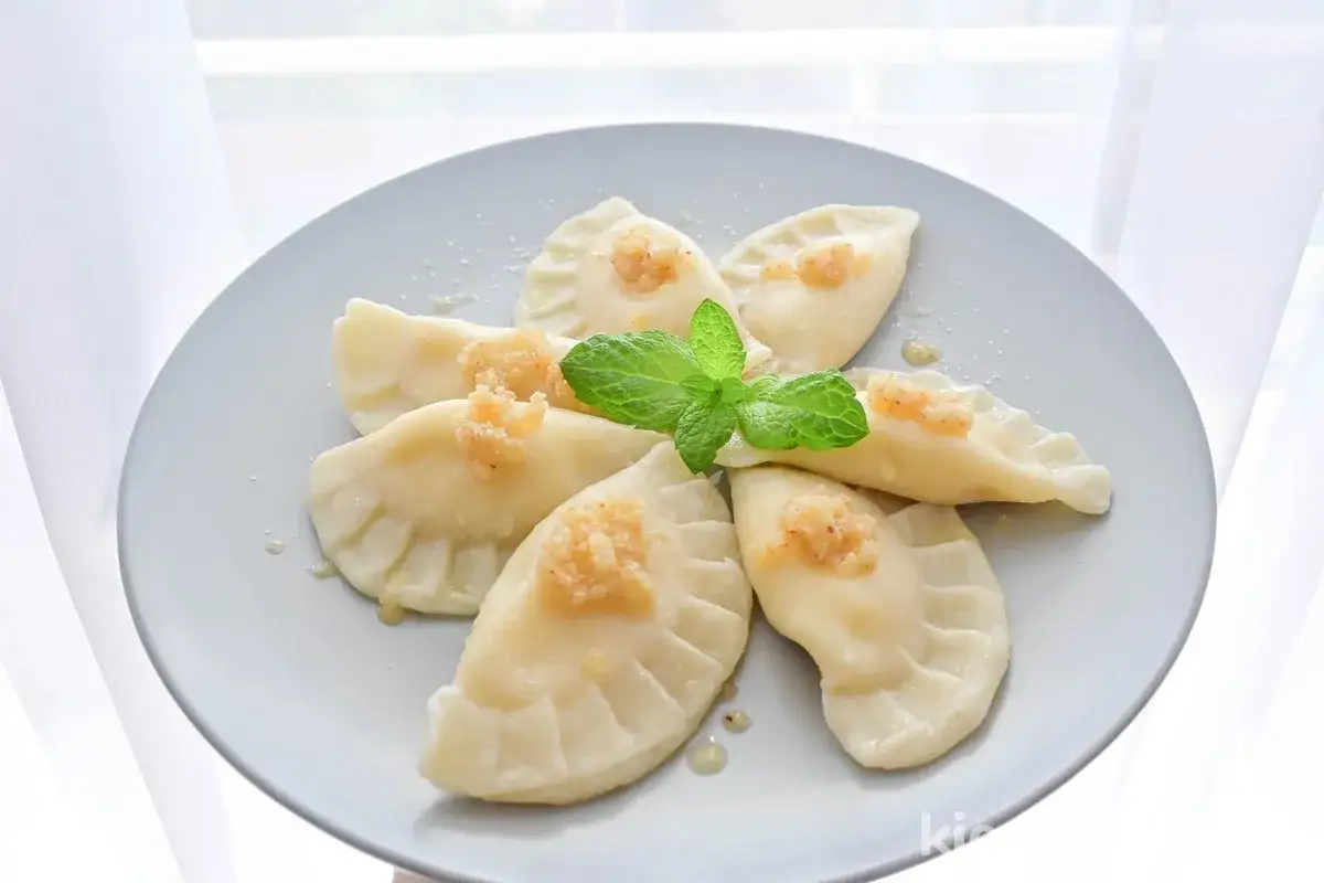 Pyszne pierogi z serem, jak u babci, z miętą i okrasą.